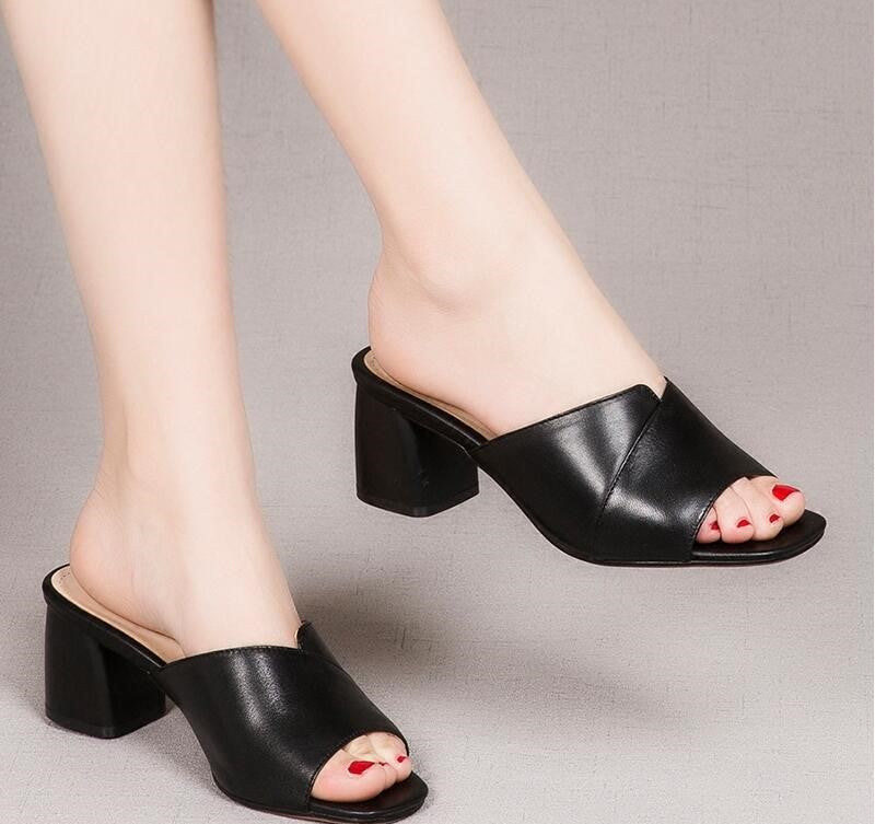 Women's Summer New Soft Leather European Station Simple Thick Heel Ankle-strap Sandals